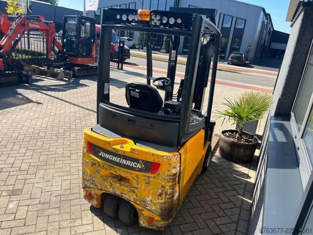 Empilhadeira Jungheinrich EFG216K Duplo 360 com Freelift, deslocamento lateral e posicionador de gar JUNGHEINRICH EFG216K Heftruck Jungheinrich EFG216K Duplo 360 Fr