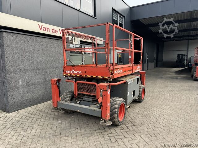 Skyjack SJ 6826RT Plataforma Tesoura 10M / Tesoura / Plataforma de Trabalho 2018 4x4 Kubota Diesel SKYJACK SJ 6826RT Schaarhoogwerker 10 M / Scissor / Arbeit