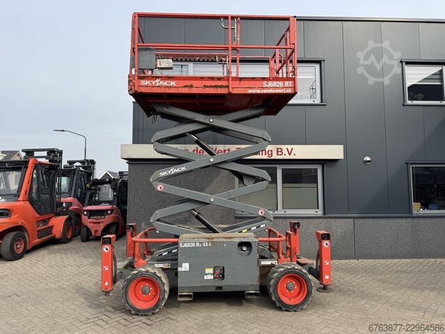 Skyjack SJ 6826RT Plataforma Tesoura 10M / Tesoura / Plataforma de Trabalho 2018 4x4 Kubota Diesel SKYJACK SJ 6826RT Schaarhoogwerker 10 M / Scissor / Arbeit