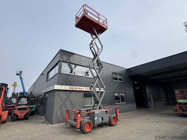 Skyjack SJ 6826RT Plataforma Tesoura 10M / Tesoura / Plataforma de Trabalho 2018 4x4 Kubota Diesel SKYJACK SJ 6826RT Schaarhoogwerker 10 M / Scissor / Arbeit
