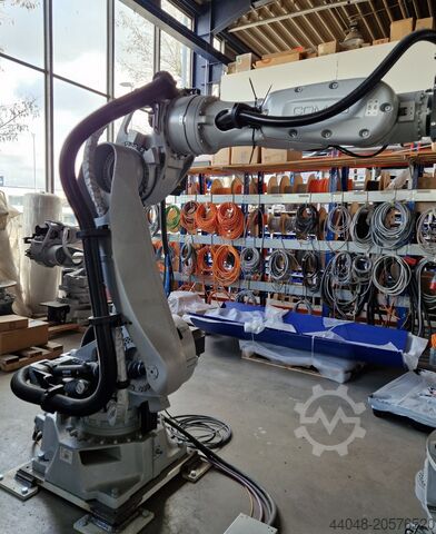 Промислові роботи COMAU N-220 robot