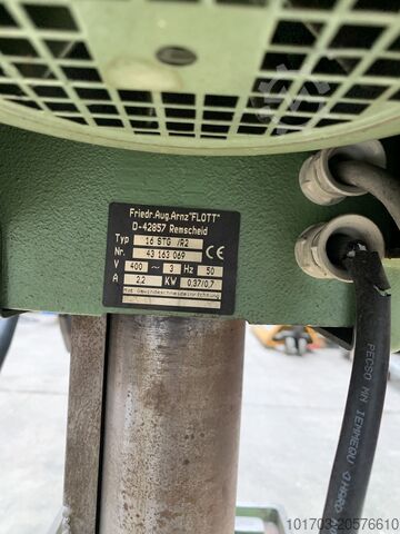 ماكينة حفر الأعمدة على طاولة العمل FLOTT 16 STG/R2