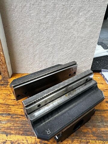 ศูนย์เครื่องจักรกล - แนวตั้ง OKK VP 400