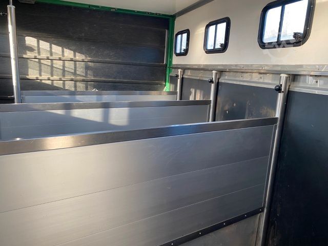 Cattle truck MERCEDES-BENZ Pferdetransporter