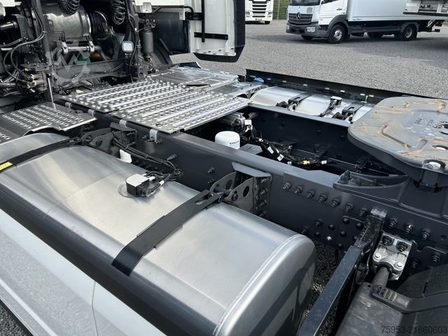 Standardni traktor jedinica Volvo FH 500 Aero Euro 6 Globe XL Leder Mikrowelle