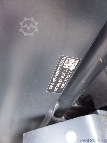 Electric 3-wheel forklift Linde E18-02