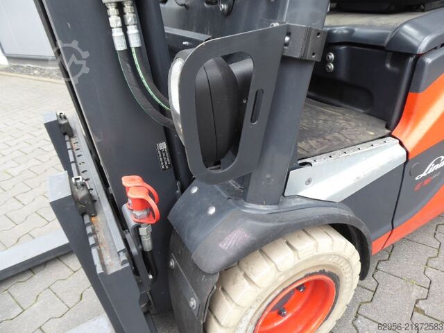 Electric 3-wheel forklift Linde E18-02
