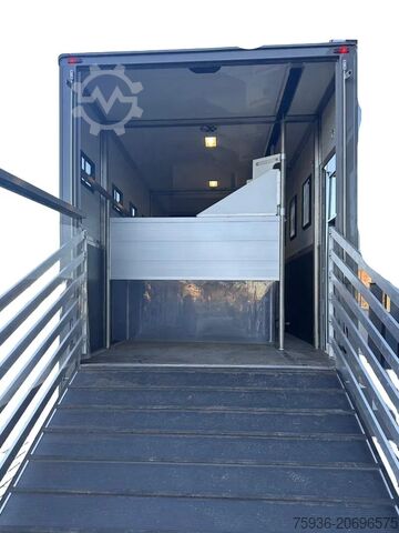 Vận chuyển ngựa Scania P250 Horse Truck