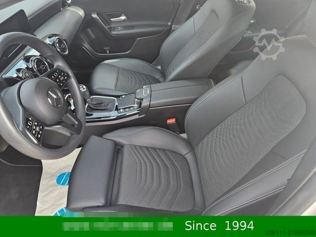 Ван MERCEDES-BENZ A 200 A -Klasse  Navigation Kamera
