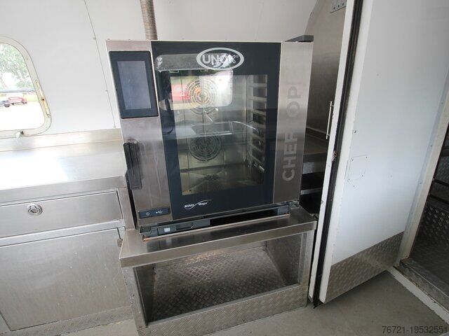 Tirdzniecības piekabe Airstream Land Yacht Sovereign Catering + Foodtrailer