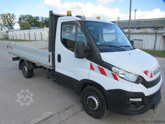 皮卡厢式货车 IVECO 35S15 / 3.0 Liter / Klima / AHK