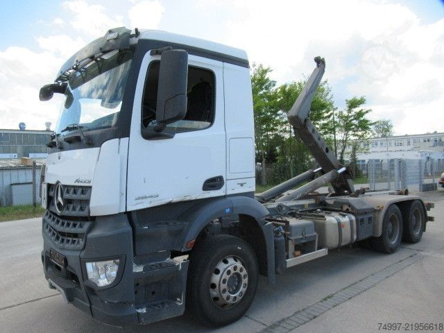 Kroklastbil Mercedes-Benz 2643L / 6 x 4 / Meiller RK 20.70