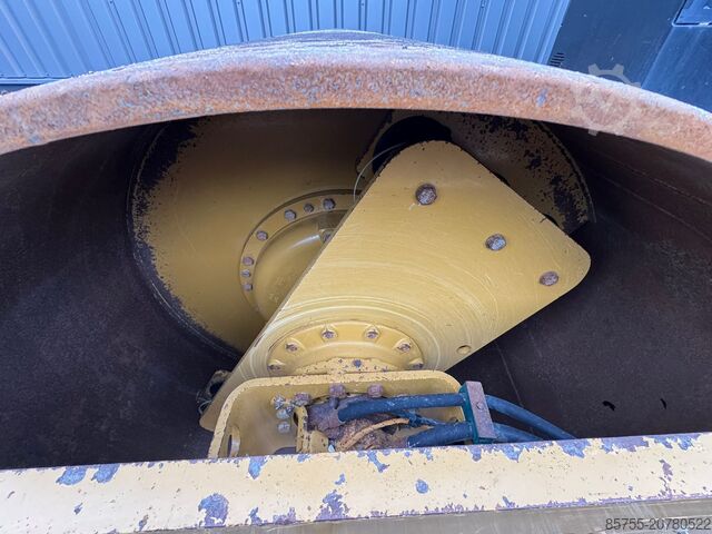 Single drum roller Caterpillar CS64B