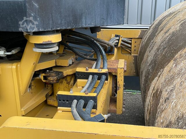 Single drum roller Caterpillar CS66B