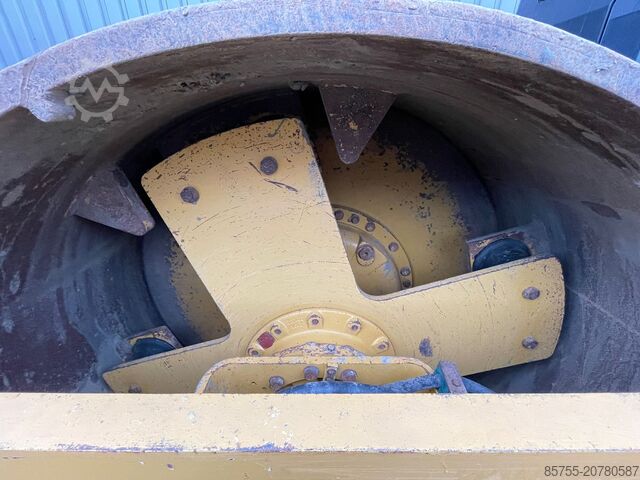 Single drum roller Caterpillar CS66B
