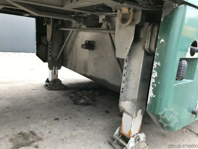 Semiremorcă pentru transportul animalelor PEZZIOLI SBA 63/3.Stock, Aggregat, Hubdach, Tränke