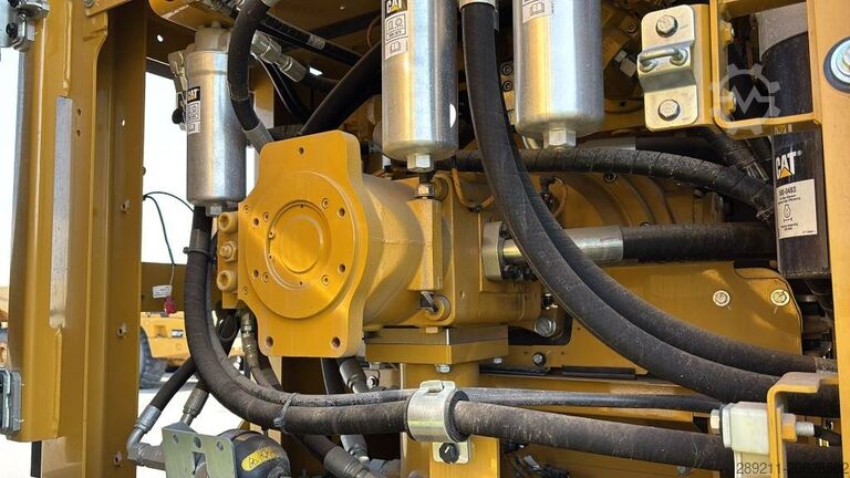 Guseničarski bager CAT 374