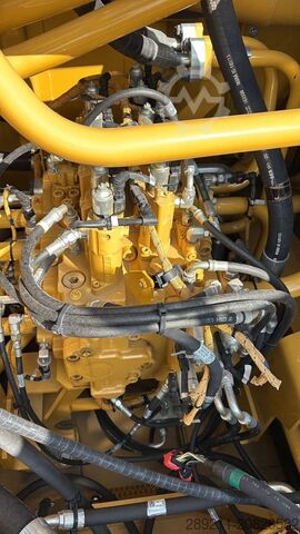 Guseničarski bager CAT 374