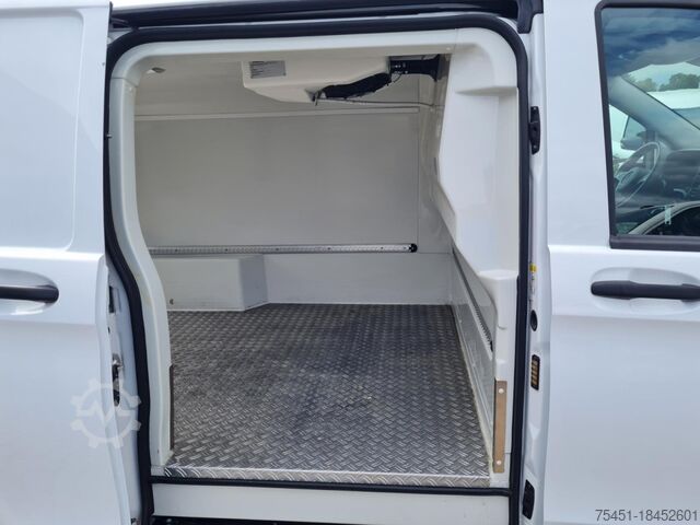 Jääkaappikorinen pakettiauto Mercedes-Benz Vito 116 Cdi Kühlkasten lang Stand/Fahrkühl HEIZUNG