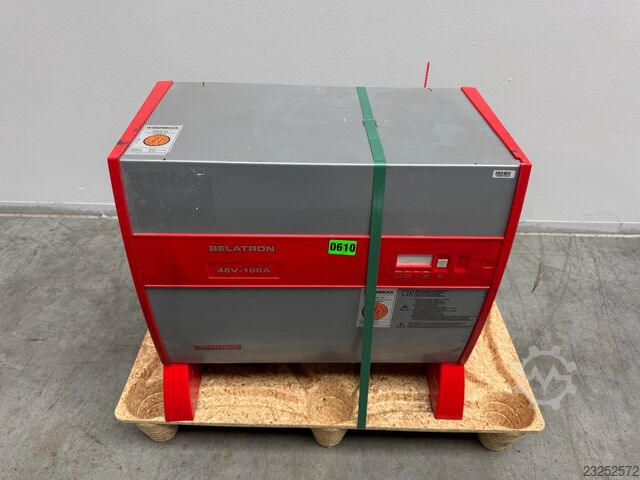 Wózek elektryczny trójkołowy Linde E18-02 + Ladegerät 3610 --EK
