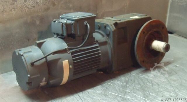 Редукторный мотор 0,75 кВт 28,5 об/мин BAUER KG13-31/D84