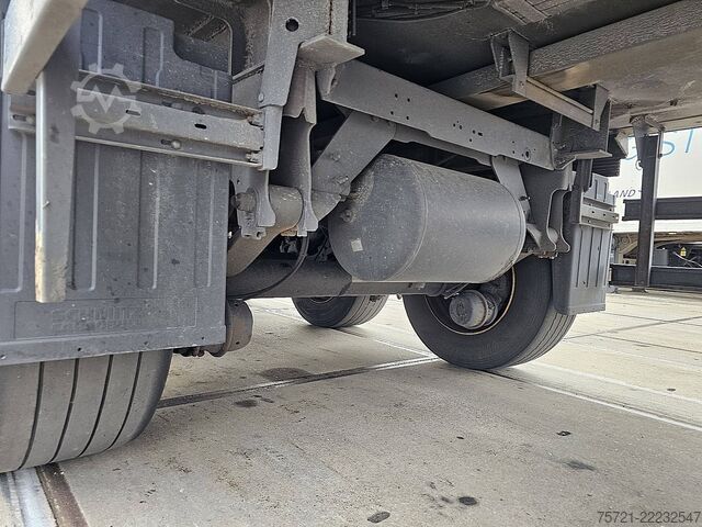 Kyld/fryst transport SCHMITZ SKO 24 L CARRIER TAILLIFT