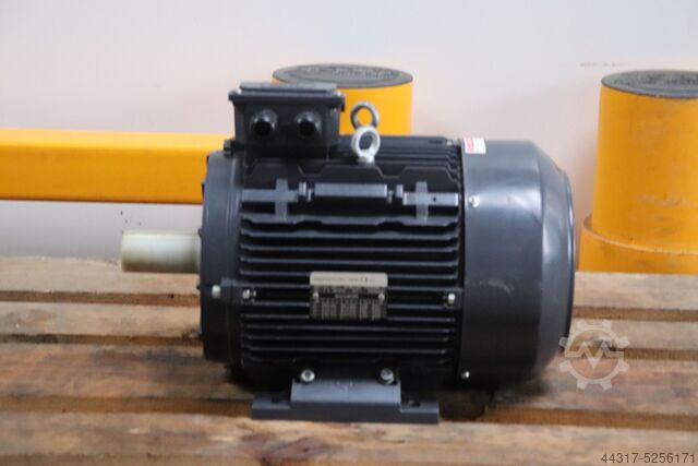 Трехфазный асинхронный двигатель /VDE 0530 