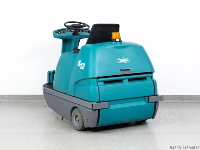 Čistilec Tennant S12 Nove baterije Tennant S12 - 2006y - 2220mth - 4650m²/h