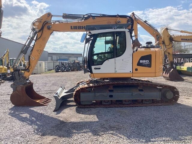 Chain excavator LIEBHERR R920 Compact