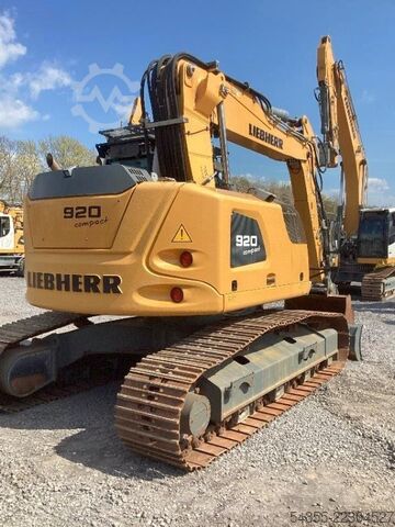 Chain excavator LIEBHERR R920 Compact