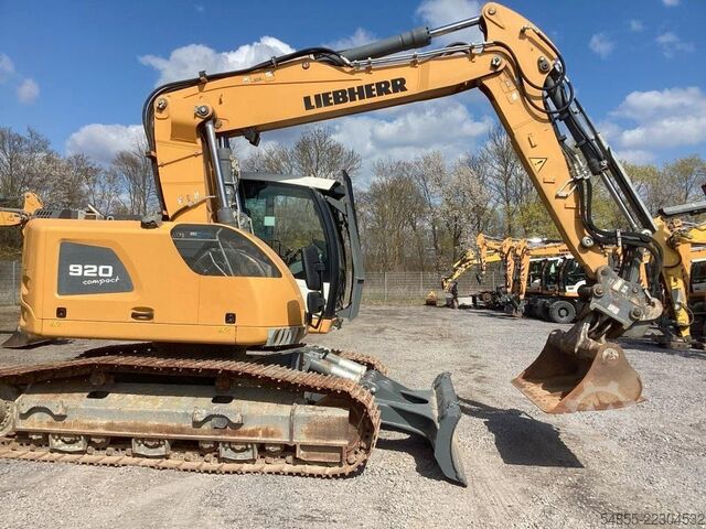 Chain excavator LIEBHERR R920 Compact