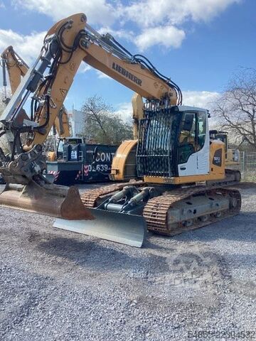 Chain excavator LIEBHERR R920 Compact