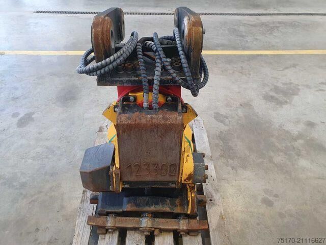  Rädlinger Schwenkrotator CAT M318 / CW 40 / 2016