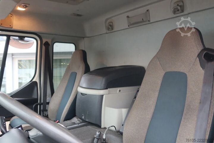 Resväska Volvo FE 250 Bak+Klep Dhollandia 2.000 kg 4x2. New ta...