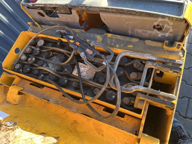 Carretilla elevadora baja Jungheinrich EJE120