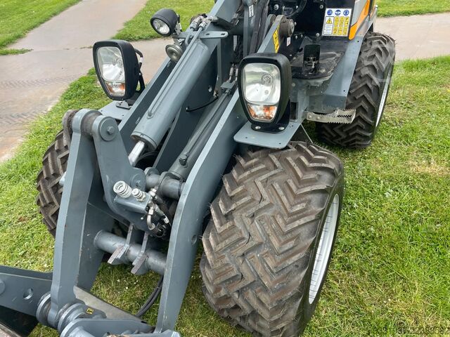  Giant G1500 Xtra kniklader