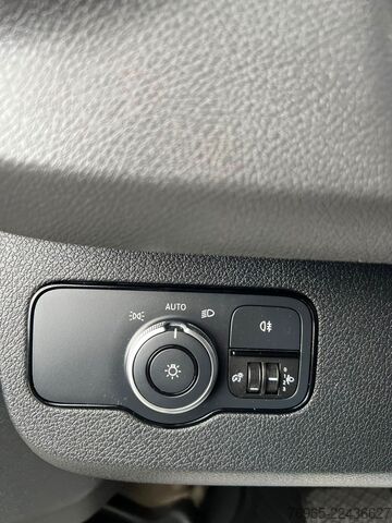 Kõrge katusega kaubik MERCEDES-BENZ Sprinter 215 9G-TR HOCH+LANG KLIMA 3-SITZ KAMERA