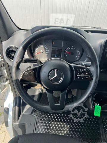 Kaubik MERCEDES-BENZ Sprinter 215 9G-TR HOCH+LANG KLIMA 3-SITZ KAMERA