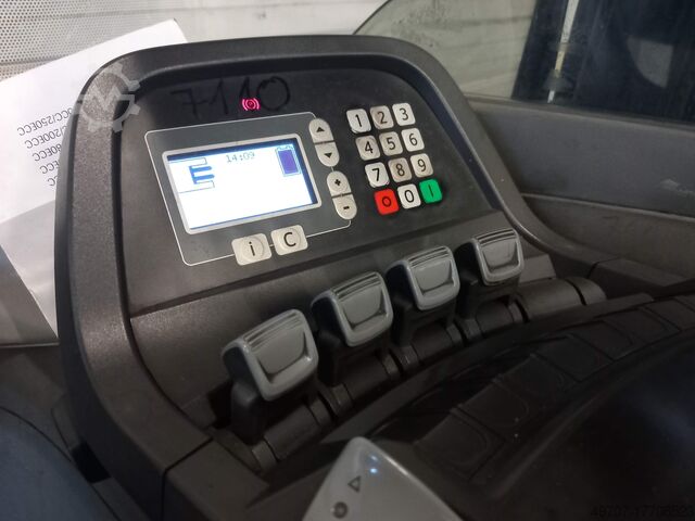 رافعة شوكية ذات ذراع تلسكوبية BT RRE160 حمولة 1.6 طن ارتفاع رفع 6.3 متر BT RRE160 1,6t   6200mm