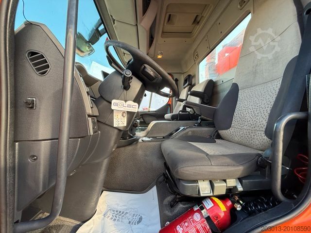 Camião de plataforma RENAULT Premium Lander Pritsche mit Kran FASSI