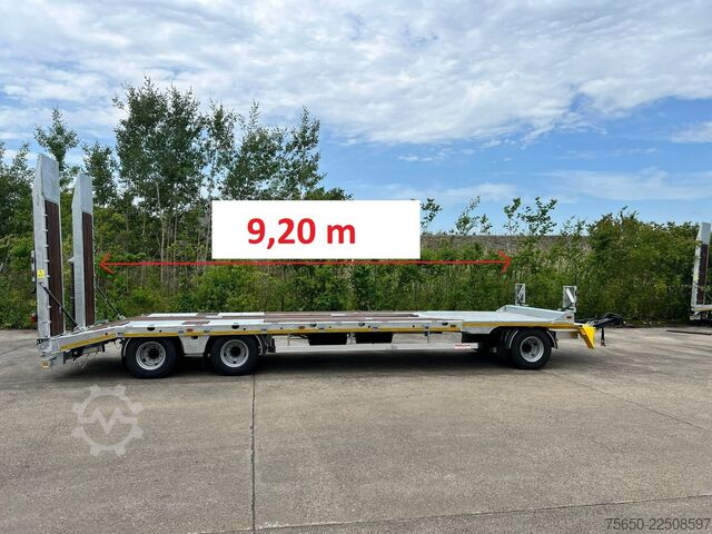 Remolque de plataforma baja Möslein T 3-9,20 F  3 Achs Tieflader mit gerader Ladefläche 9 m, Neufahrzeug