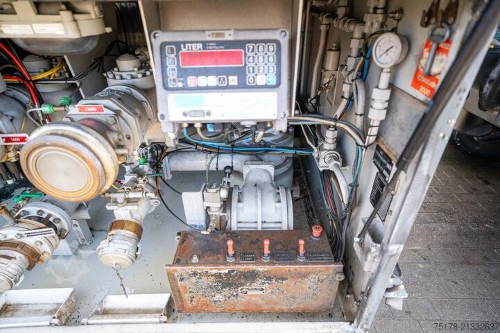 Xe bồn chở dầu EKW EKW-ROC32T2D - 32 000 L/5 comp.