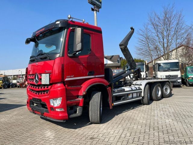 Camion benne à bras amovible MERCEDES-BENZ Arocs 3242 8x2/4 BL Abrollkipper Meiller 30 to