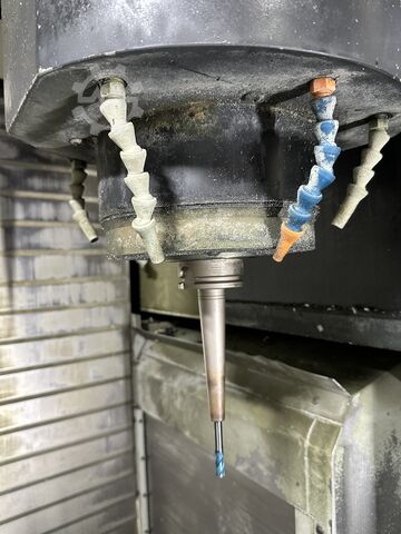 ศูนย์เครื่องจักรกลพร้อมเครื่องเปลี่ยนพาเลท Makino D500