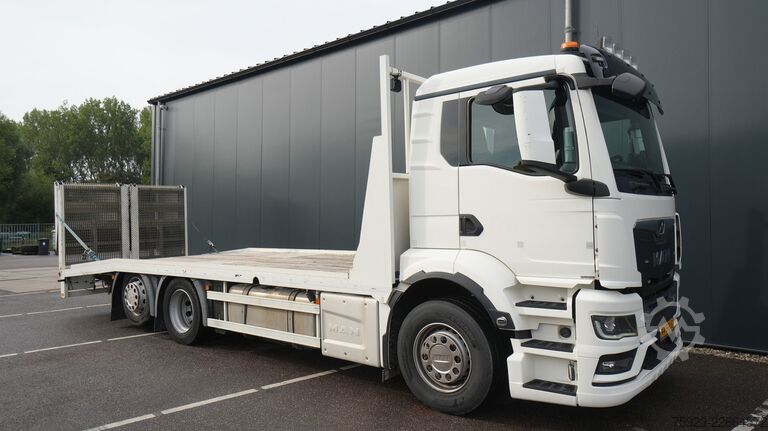 Fourgon porte-voitures MAN TGS 26.330 6x2 car/machine transport truck 160...