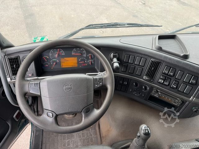 Karjan kuljetusauto VOLVO FM9 380 6x2*4 Tiertransporter / Livestock