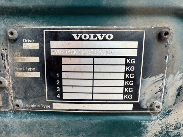 Karjan kuljetusauto VOLVO FM9 380 6x2*4 Tiertransporter / Livestock