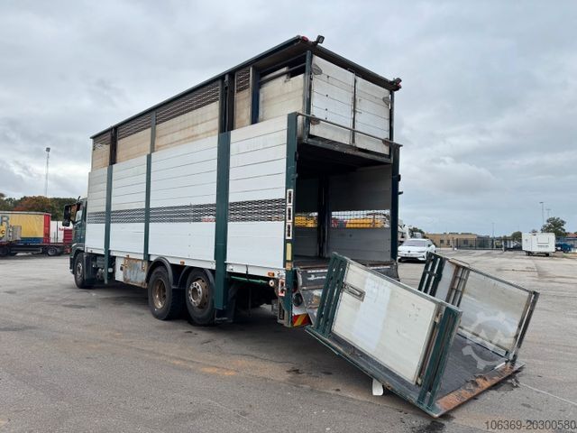 Karjan kuljetusauto VOLVO FM9 380 6x2*4 Tiertransporter / Livestock