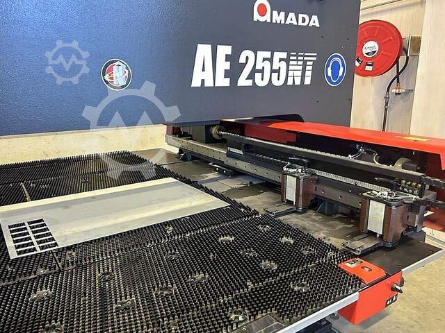 Makinë shpuese dhe përkulëse Amada AE-255NT