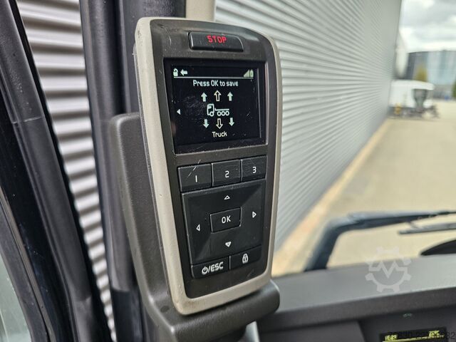 वोल्वो FH16.750 8x4 / 260T / रिटार्डर / फुल एयर Volvo FH16.750 8x4 / 260T / RETARDER / FULL AIR